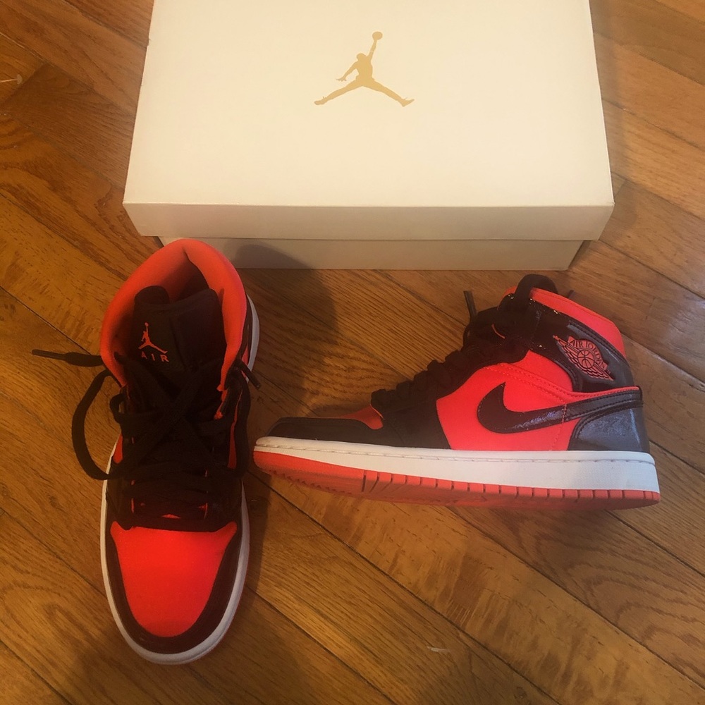 AIR JORDANS....only worn few times! LIKE NEW!! 👟